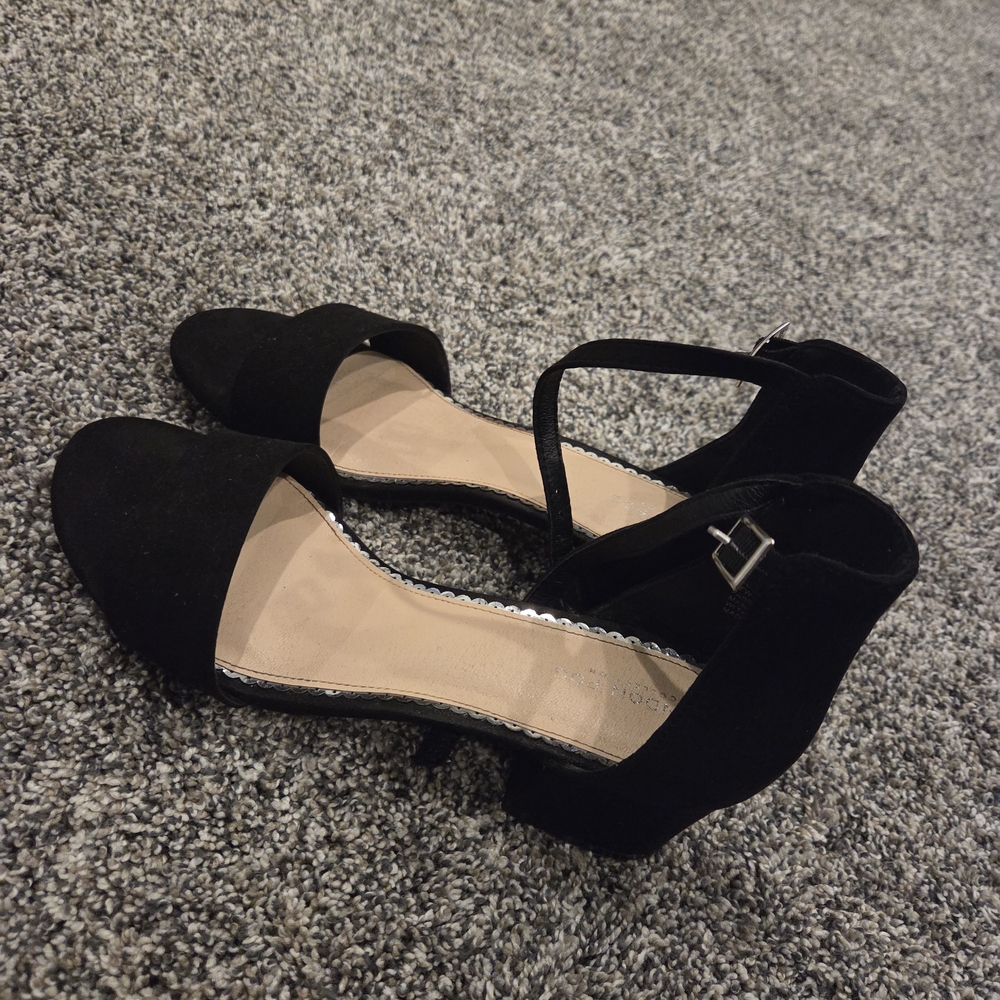 London Fog Black Strappy Heels